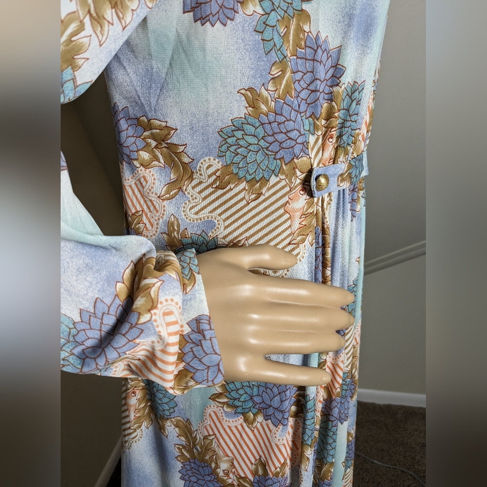 Flowing Vintage Gown With Unique Pattern - image 5